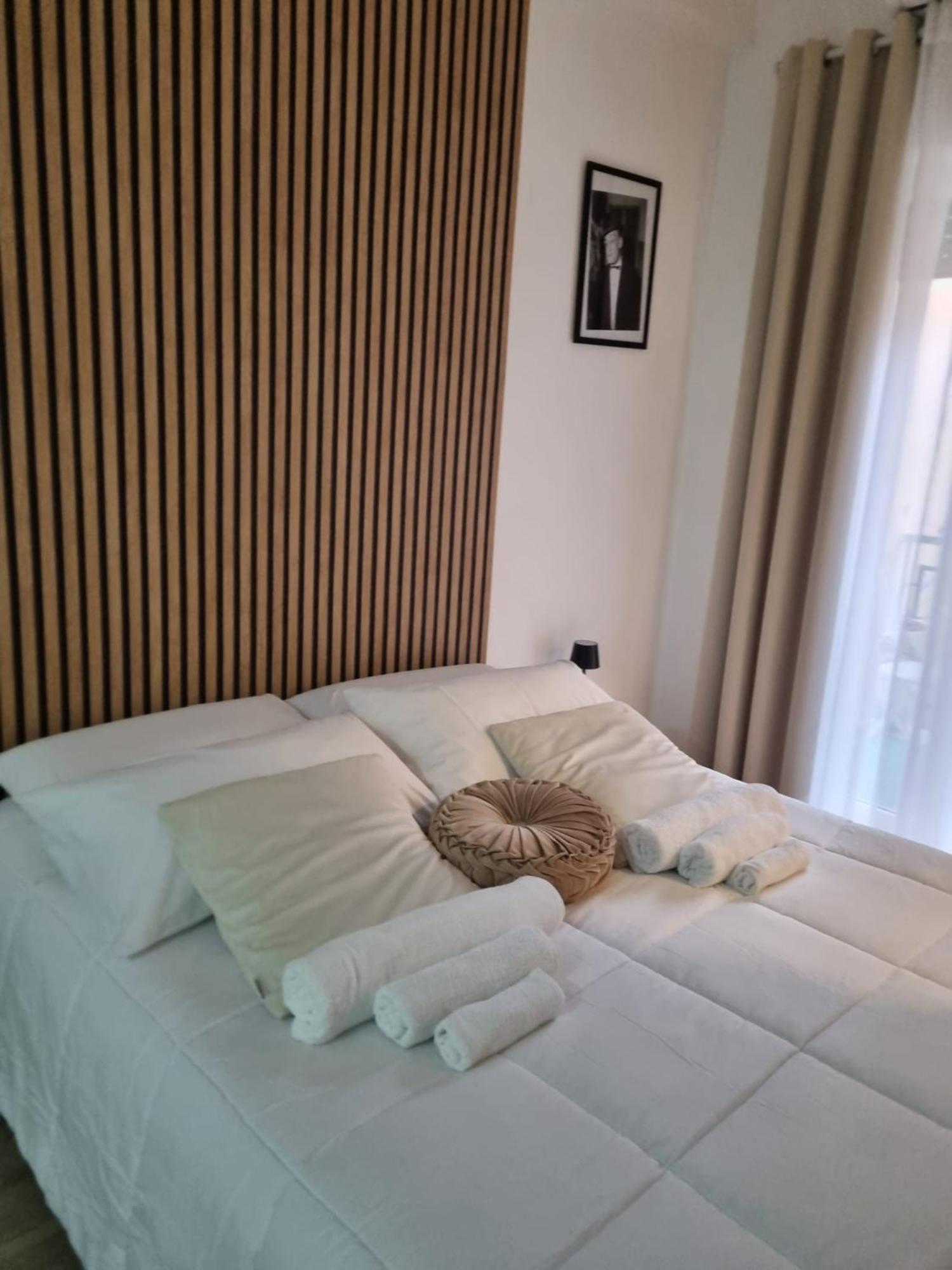Niluna Naples Luaran gambar