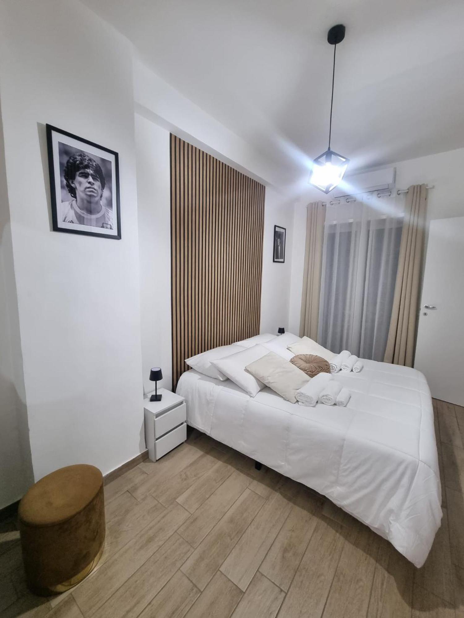 Niluna Naples Luaran gambar
